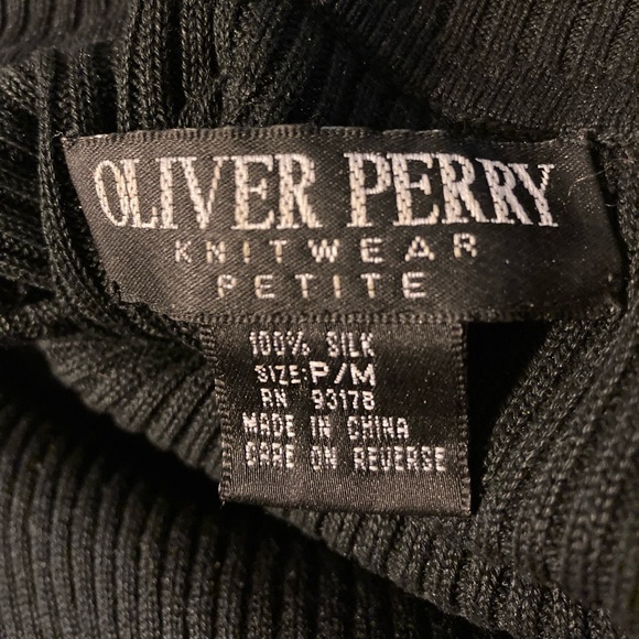 Oiver Perry Knitwear washable silk short sleeve top. Size P/M🥳🥳♦️ - Picture 2 of 6